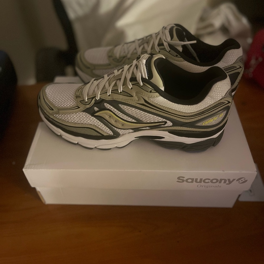 Saucony Progrid Omni 9 Metallic Pack: white/gold
